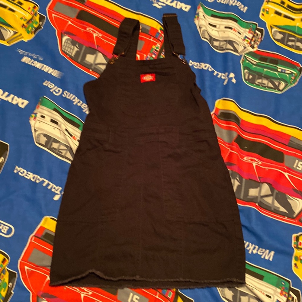 Dickie’s skit overalls